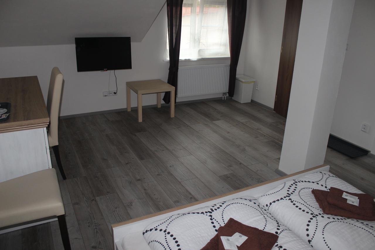 Penzion Vesely Zelezny Brod Buitenkant foto