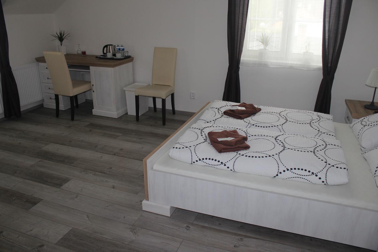Penzion Vesely Zelezny Brod Buitenkant foto