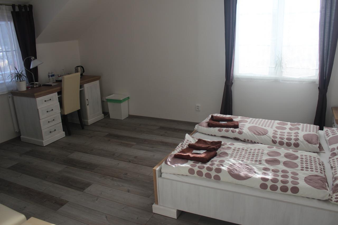Penzion Vesely Zelezny Brod Buitenkant foto